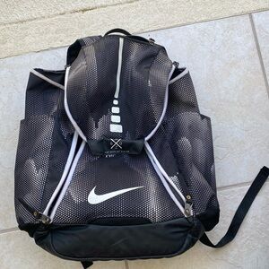 Nike quad zip basketball bag